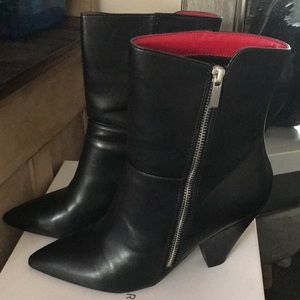 Ladies Chinese laundry boots, size 8.5, black pointed toe!